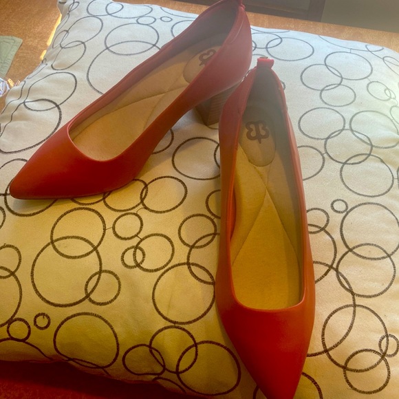 Betabrand Shoes - Red BetaBrand heels. Size 9